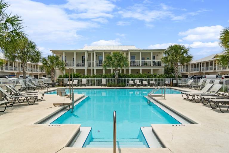 Child-friendly vacation home with heated pool, terrace & barbeque | Sea view | Pets allowed in Destin, FL
