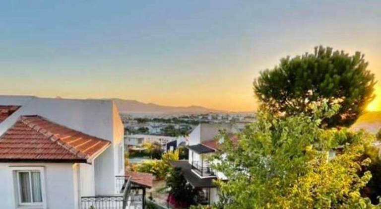 Villa with patio, grill & garden in Cesme