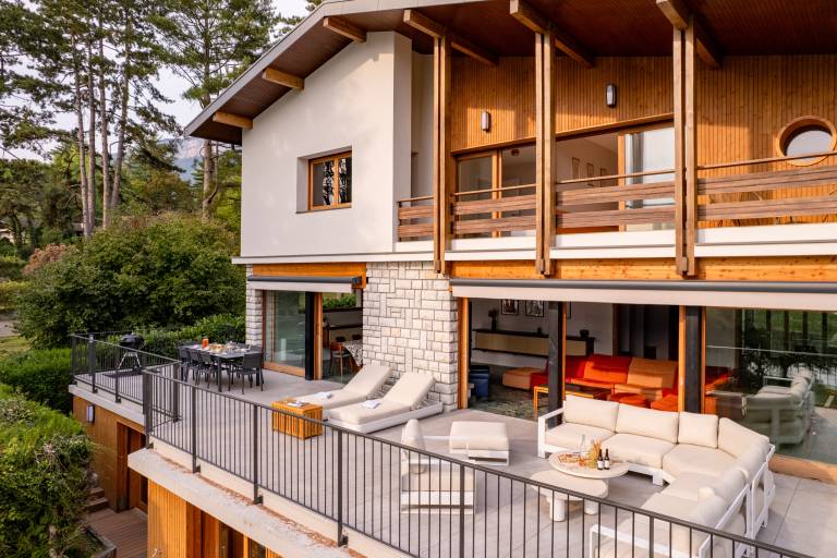 Villa with terrace, yard & grill | Mountain view — photo 2