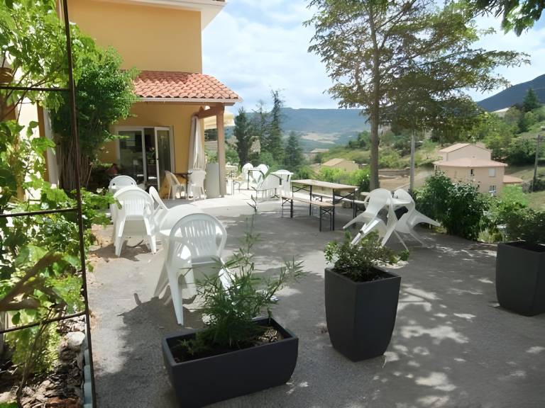 House with patio — photo 3