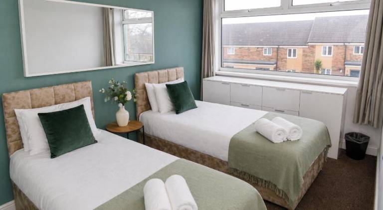 Spacious, Modern and stylish three bedroom home, perfect for work, leisure and contractors, 5 mins — photo 3