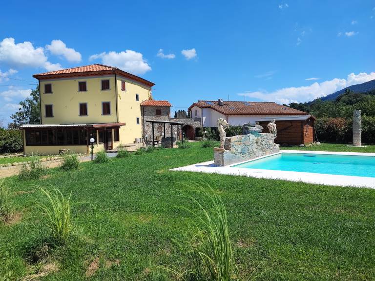Villa "Giovanna" with Shared Open Pool, Terrace, Garden & Wi-Fi in Capannori