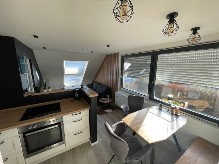 Hochwertig eingerichtete Dachgeschoss Wohnung komplett frisch saniert. Alles Neu bis zum kleinen Löffel … — photo 4