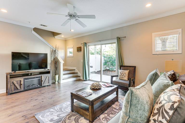 3 Mi to Pier Village: Dog-Friendly St Simons Home! — photo 5