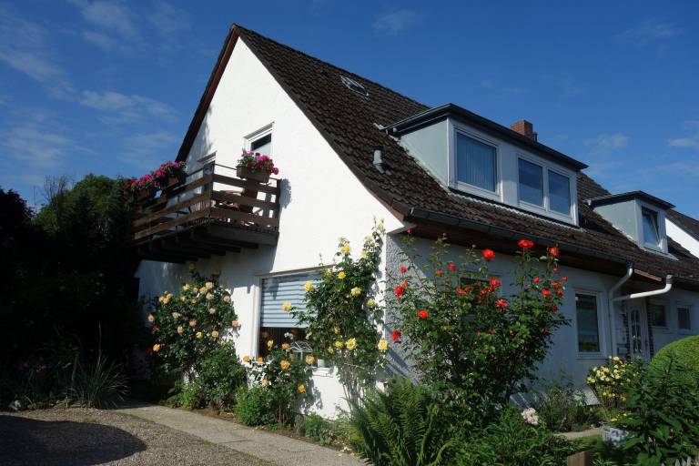Children-friendly wonderful apartment with yard, BBQ & patio | Next to the beach | Pets are welcome in Timmendorfer Strand