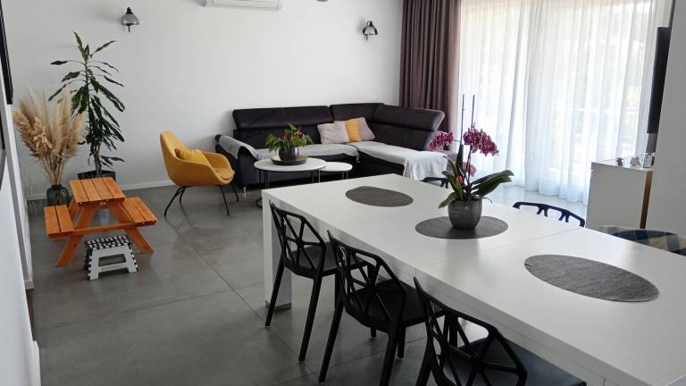 Holiday apartment with patio, garden & grill — photo 3