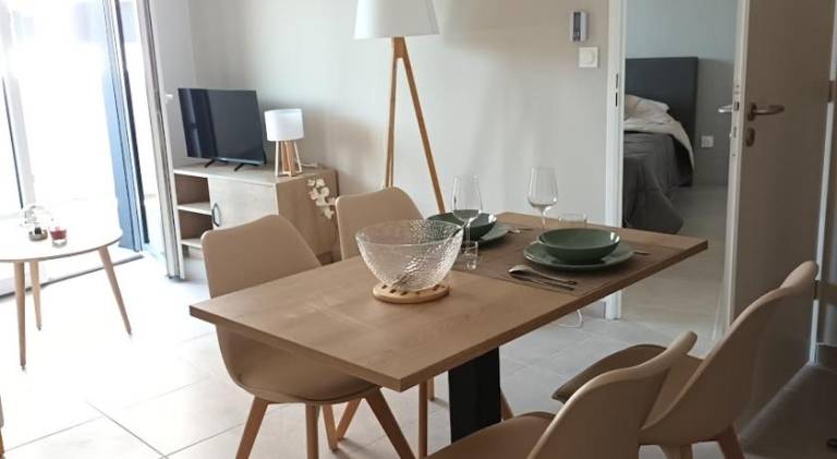 Charming serviced apartment with terrace | Pets allowed — photo 3
