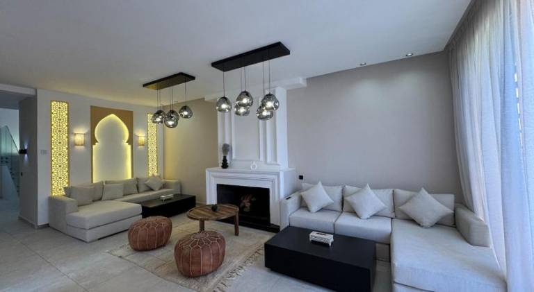 Villa with pool — photo 2