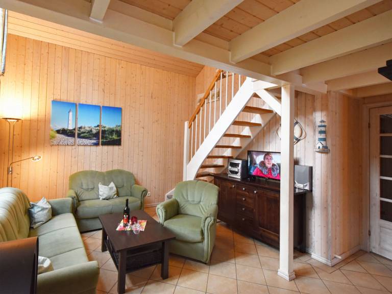 Nice vacation home with patio & hot tub | Next to the beach | Pets allowed — photo 3
