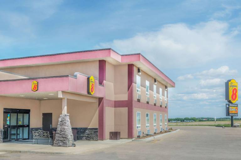 Super 8 By Wyndham Innisfail in Innisfail, AB