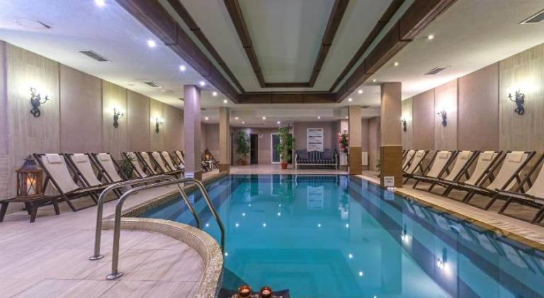 Serviced apartment with patio, sauna & pool in Bansko