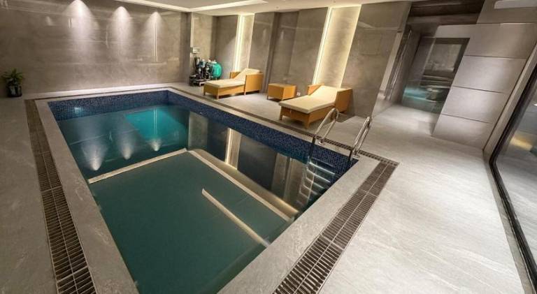 Apartment with pool — photo 2