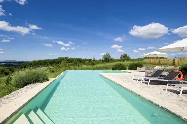 Cottage with private pool, yard & grill — photo 2