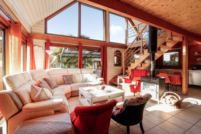 Family-oriented nice vacation home with jacuzzi, terrace & fast internet | Garden view | Pets are welcome — photo 4