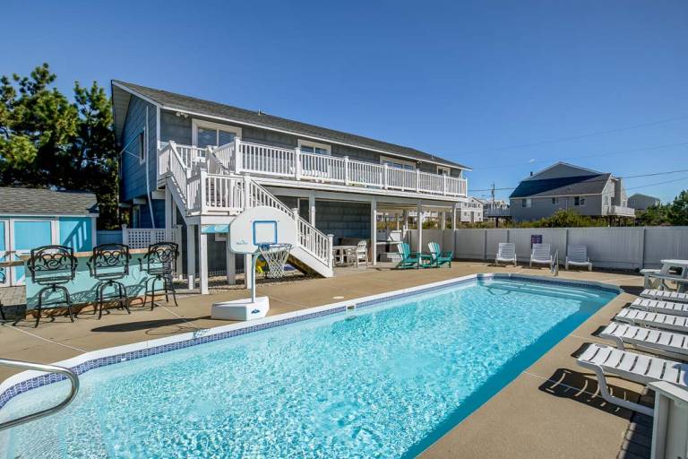 Coastal Charm 200 ft to the beach Private Pool, Hot Tub — photo 3