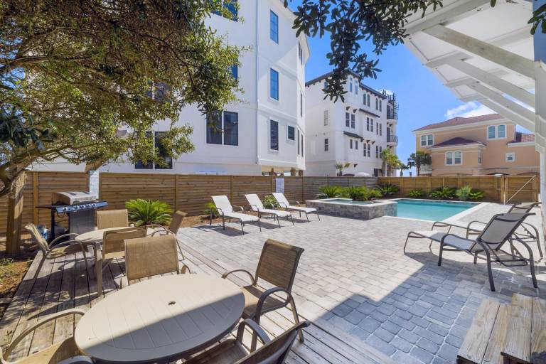 Family-oriented nice house with private pool, BBQ & terrace | Sea view | Pets allowed — photo 3