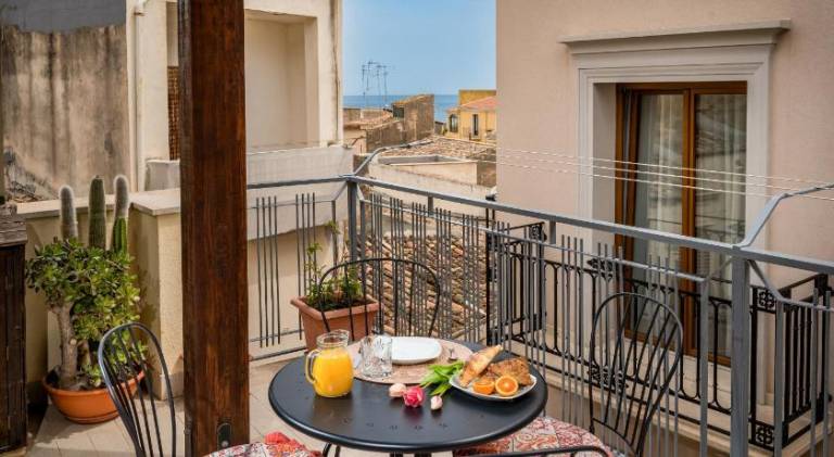 House with patio in Castellammare del Golfo