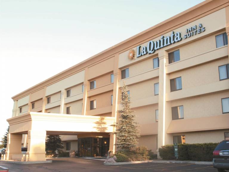 La Quinta Inn & Suites by Wyndham Chicago Gurnee in Gurnee, IL