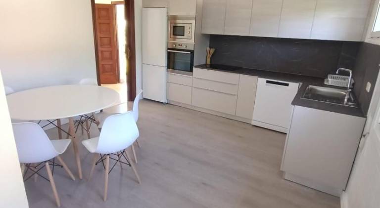 Vacation home with garden, BBQ & patio | Close to the beach | Pets allowed — photo 4