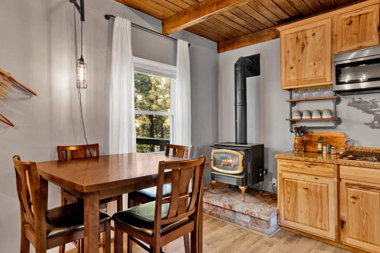 The Summit at Sherwood Dog-friendly cabin with fenced yard, patio, grill, & furnished deck — photo 5