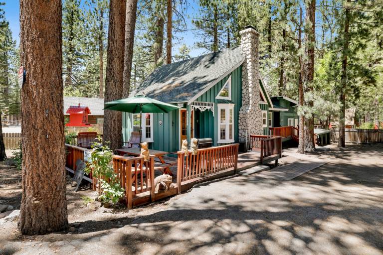 Cabin with grill | Mountain view in San Bernardino, CA