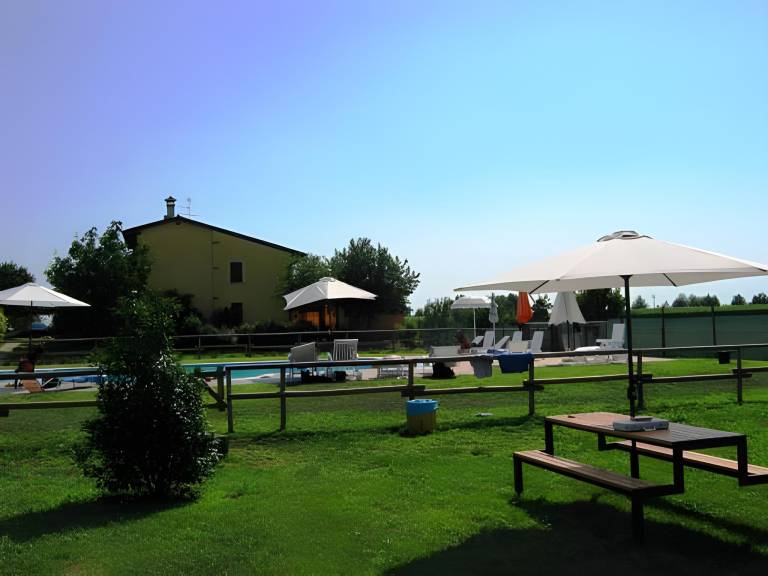 Children-friendly apartment with pool, barbeque & yard | Pets are welcome — photo 5