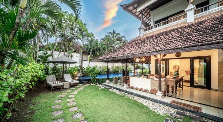 Villa with pool — photo 5