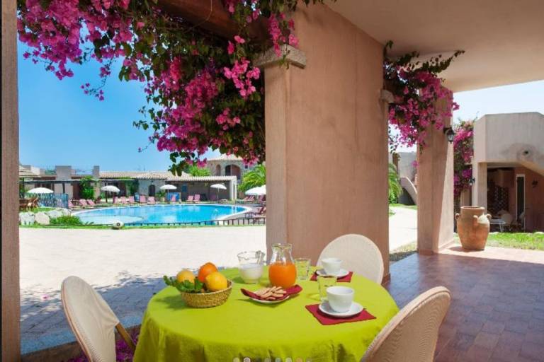 Holiday apartment with pool & garden — photo 5