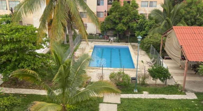 Rental apartment with private pool, yard & patio — photo 3
