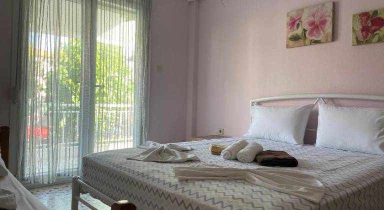 Rental apartment with terrace & garden | Beach nearby | Pets allowed in Aristotelis