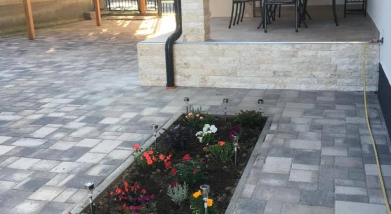 Holiday apartment with barbeque, yard & patio — photo 5