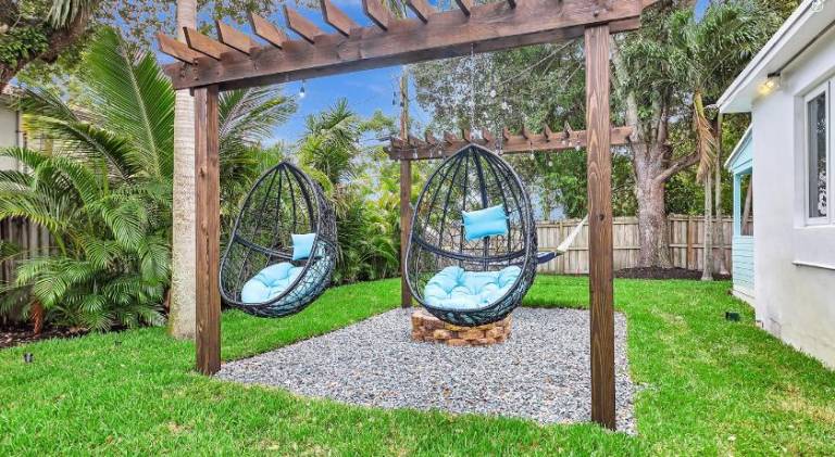Spacious vacation home with pool | Pets are welcome — photo 4