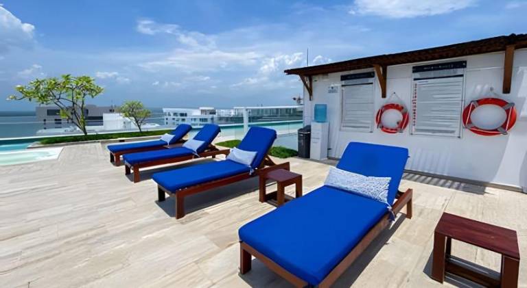 Apartment with jacuzzi, pool & patio — photo 5