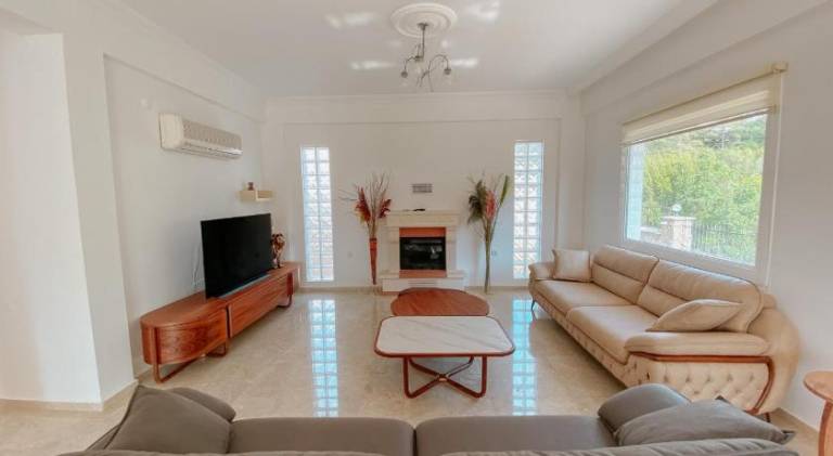 Villa with pool | Pet-friendly — photo 2