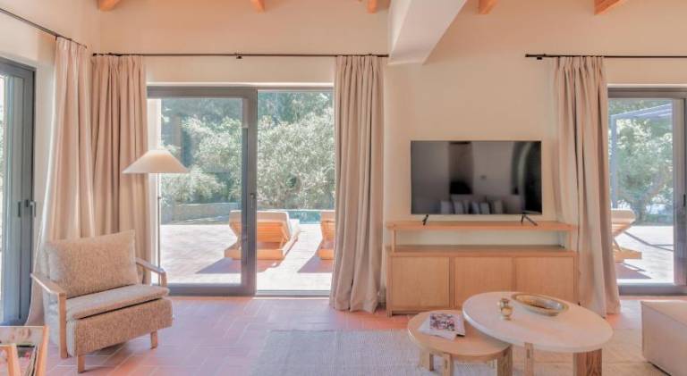 Villa with private pool, terrace & hot tub — photo 2
