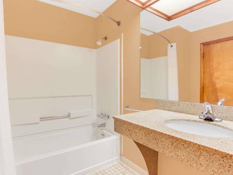 AMERICAS BEST VALUE INN AIKEN — photo 2