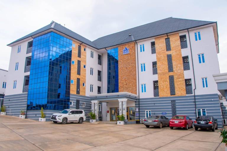 Abiis Hotel and Suites