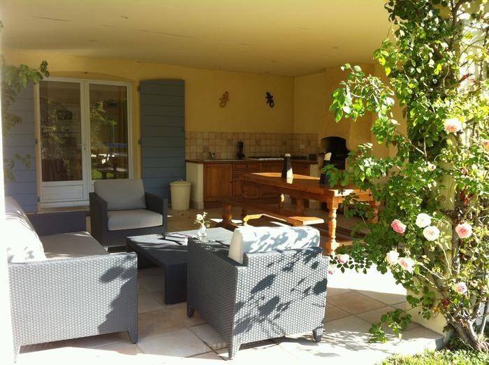 Villa with grill, terrace & garden | City view — photo 4