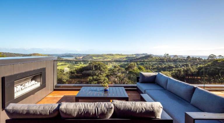 Villa with pool & jacuzzi — photo 4