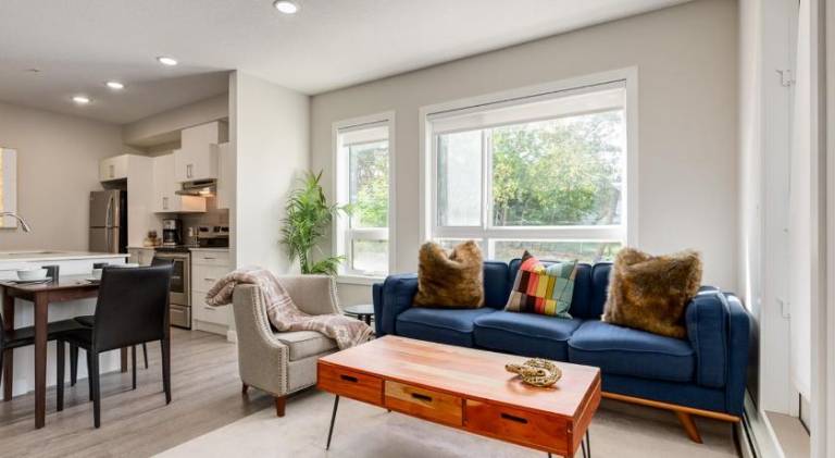 Apartment with 2 rooms for 6 persons in Calgary, AB