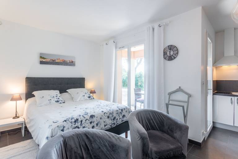 Studio "1 - Le Mas Du Soleil" with Shared Pool, Wi-Fi, and Air Conditioning — photo 3