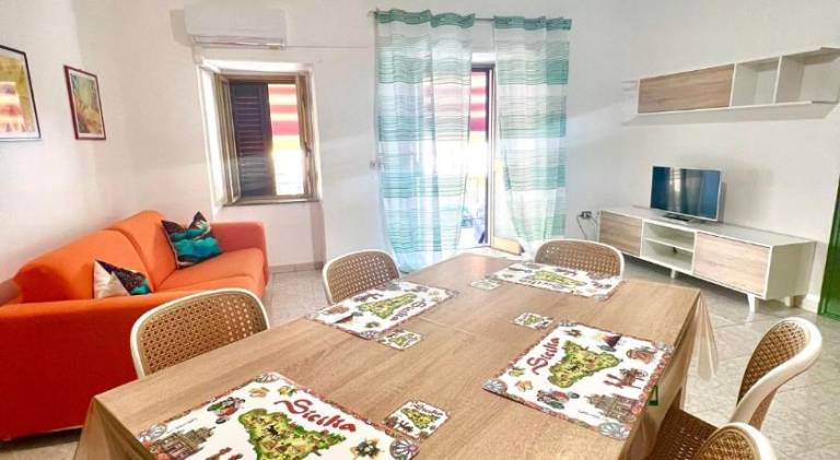 House with patio in Messina