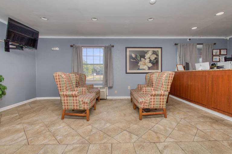 Capital O First Heritage Inn Rantoul IL I 57 — photo 5