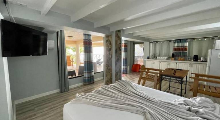 Serviced apartment with yard, hot tub & patio in Trinidad, CO