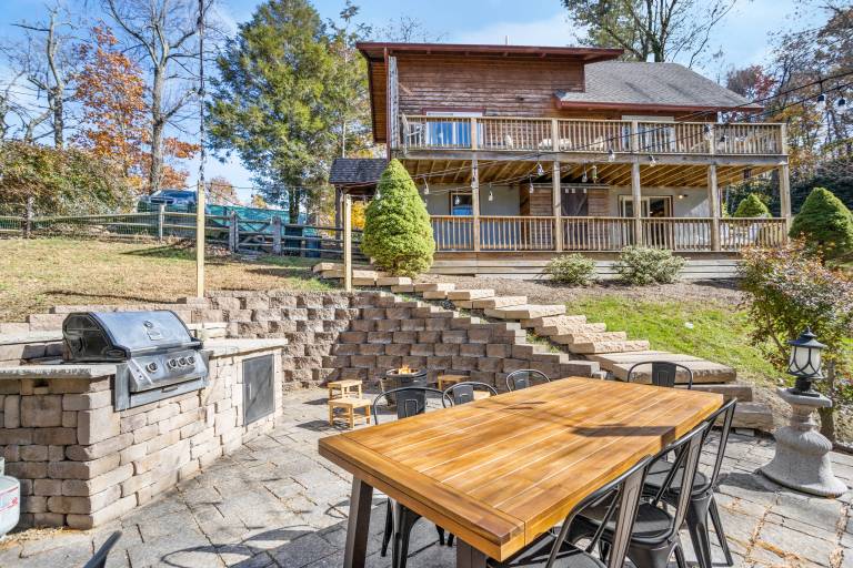 Child-friendly charming cabin with barbecue & hot tub | Mountain view | Pets allowed — photo 3