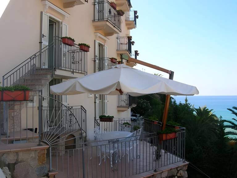 Serviced apartment with 2 rooms for 6 persons in Sperlonga