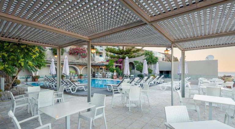 Lovely serviced apartment with yard, pool & terrace | Close to the beach | Pets allowed — photo 5