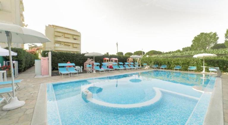 Serviced apartment with garden, pool & jacuzzi | Perfect for remote work in Cattolica