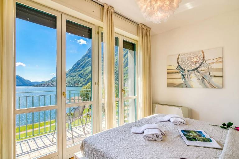 Holiday apartment with patio | Water view — photo 5