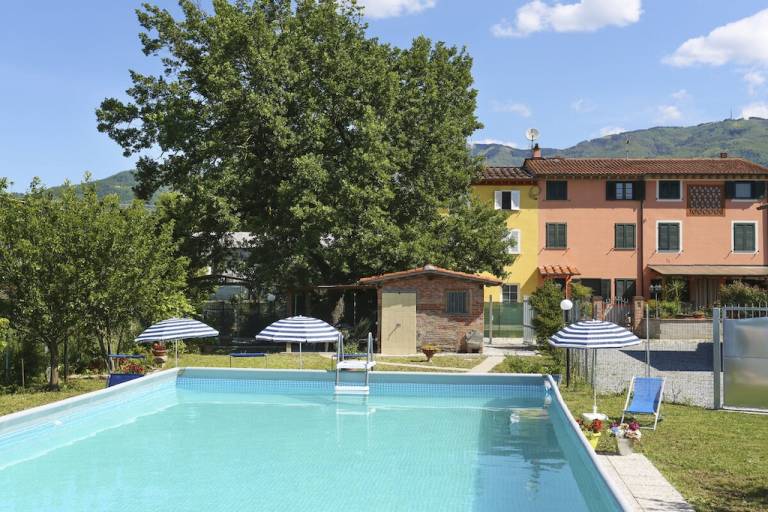 Charming vacation home with yard, pool & barbecue | Dogs allowed in Capannori